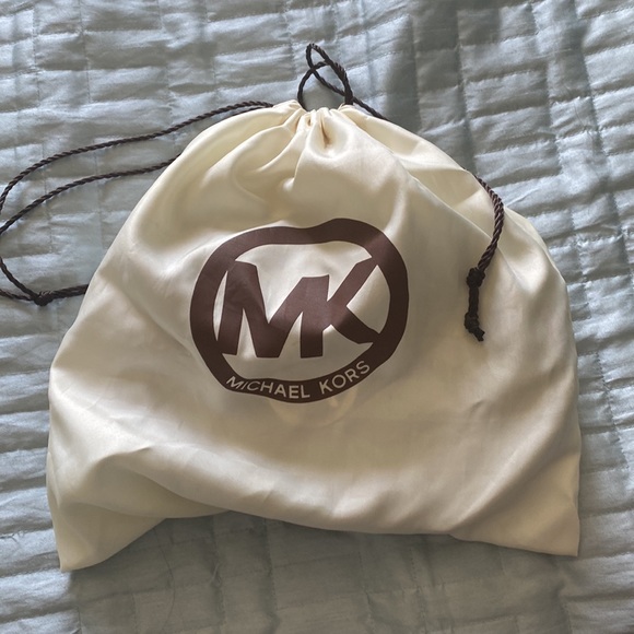 Michael Kors black crossbody - Picture 4 of 4